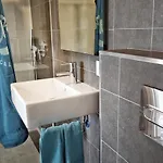 Mamboo Hotel 2*